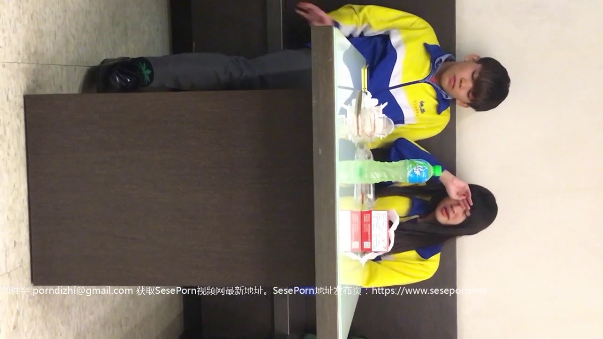 餐厅厕拍鬼火少年牵着他女朋友来吃饭 并让我鉴赏他女友迷人的私处