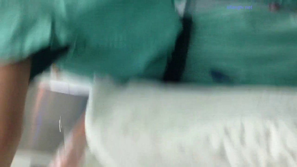 妇科医院实习的男护理工偷拍好多女大学生做人流，普通话对白