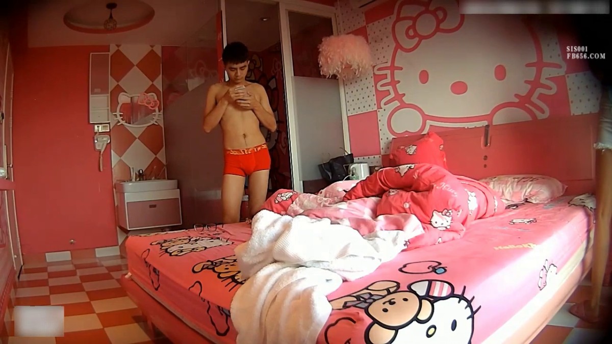 可爱房里的气质漂亮小姐姐白嫩美腿性感迷人，打闹揉捏这模特范颜值身材爱不释手顶不住啪啪插入操了三次【水印】