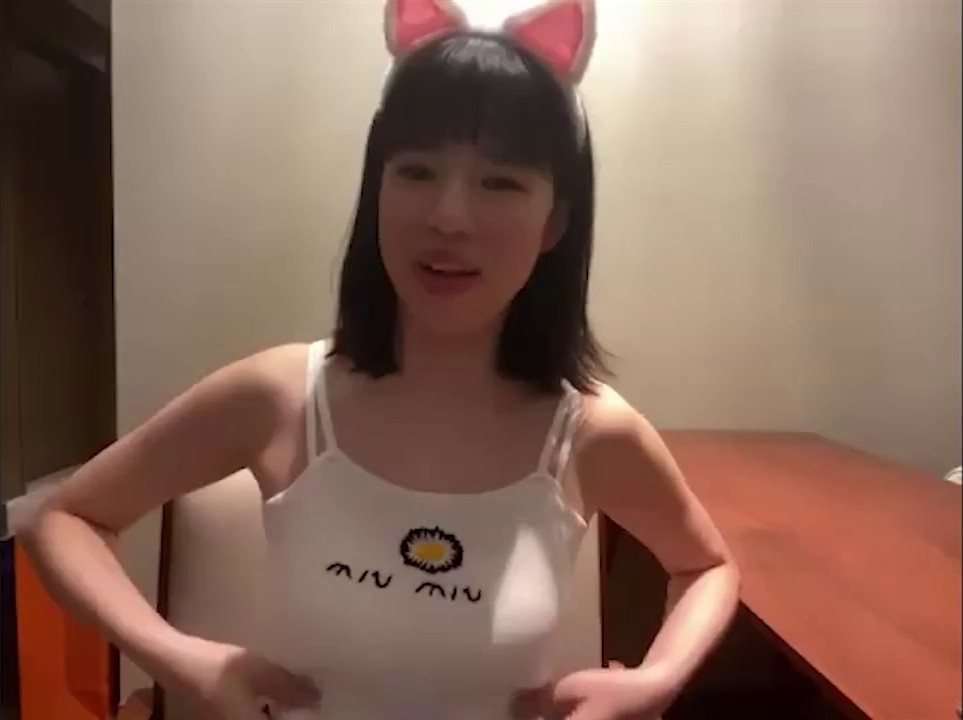 【淫荡专访艾栗栗】当年一部5P性爱视频一夜之间推女郎嫩模艾栗栗接受线上采访 聊着聊着喷水了 特别企划 高清1080P版