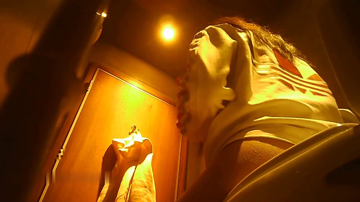 《精品厕拍》 6月新流出宝马会KTV厕拍几个漂亮美女撅着尿尿