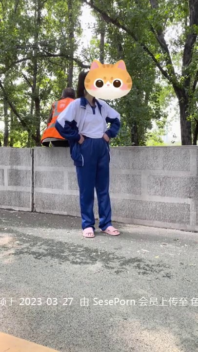 推特新晋露出狂『琳儿』超赞VIP性爱露出甄选 各种场所超大胆露出啪啪 电影院惊现露脸1