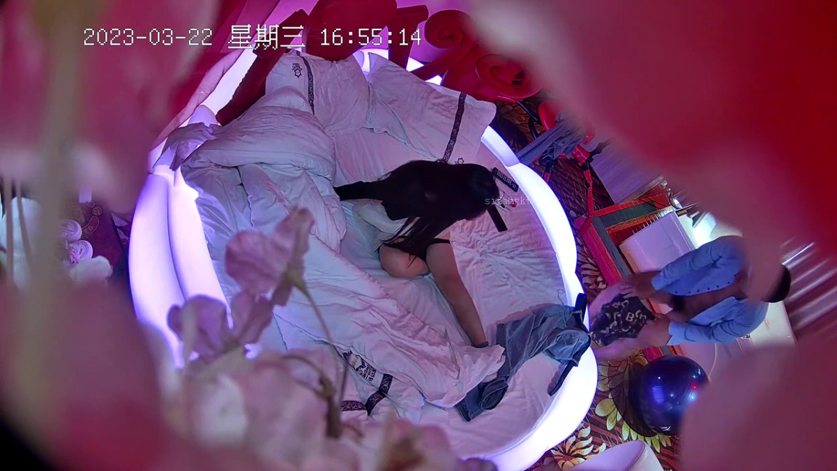 2023-3-22新流出情趣酒店高清偷拍 眼镜哥提前下班和单位骚女同事开房吃快餐