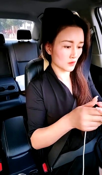 推荐！极品御姐~滴滴女司机~【微微落幕】勾搭乘客~啪啪~ 网约车艳遇5