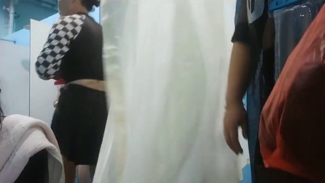 大众澡堂子内部内部员偷拍众多好身材大奶良家靓妹沐浴更衣2