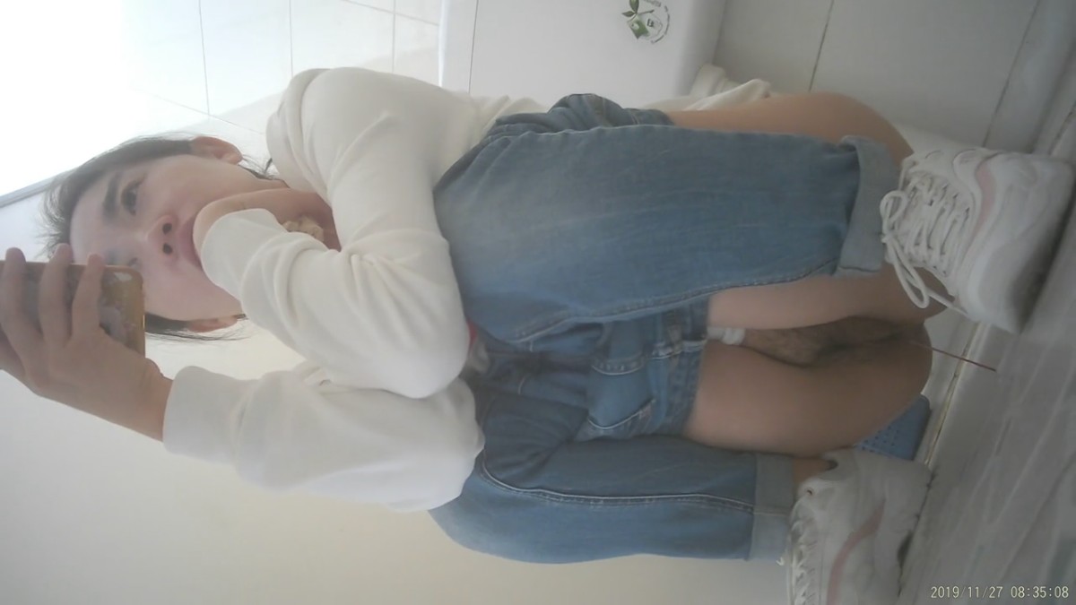 单位女厕偷窥漂亮姐姐的阴毛杂乱的小黑鲍5