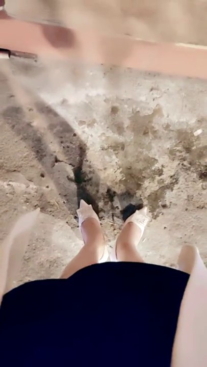 户外一姐，【瑶瑶想喷喷】，马路开档，跳蛋喷水~老人活动室专场，大爷们要是看见了受得了吗6