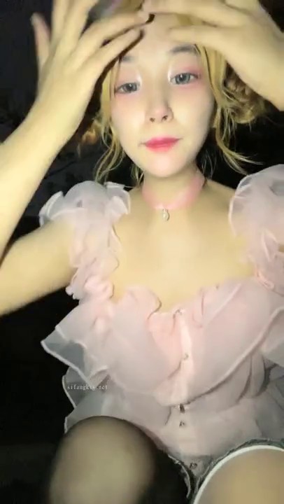 和几个舔狗线下见面，火锅店内开干，【乔宝快喷啊】，厕所大炮，酒吧和户外自慰喷水，真是胆大包天6