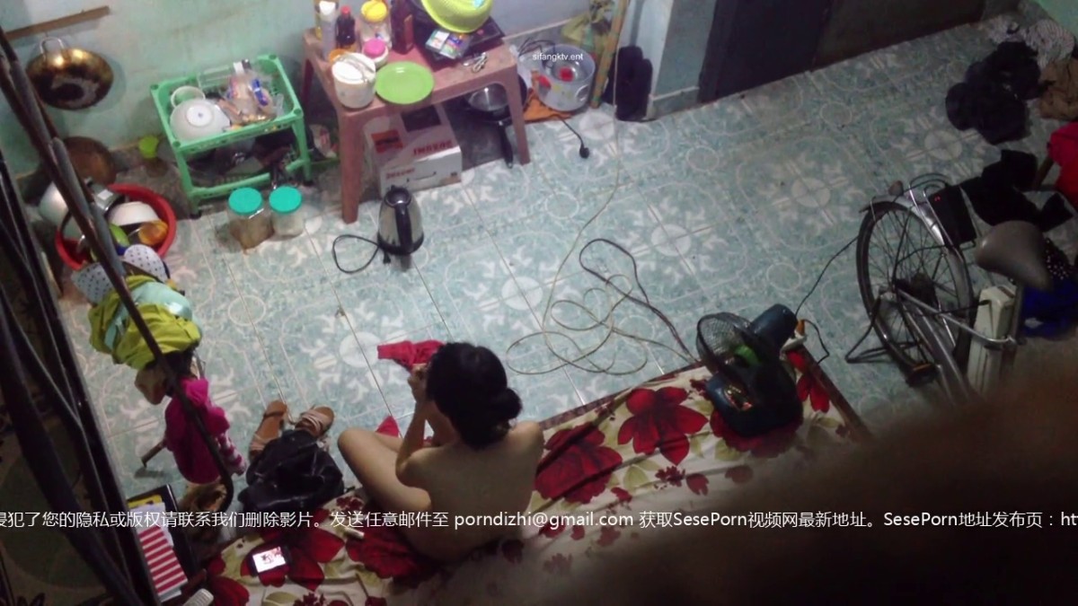 窗户偷拍情侣被操实在忍不住大叫 用被子捂嘴 各种姿势干一遍 操不尽的疯狂 高清3