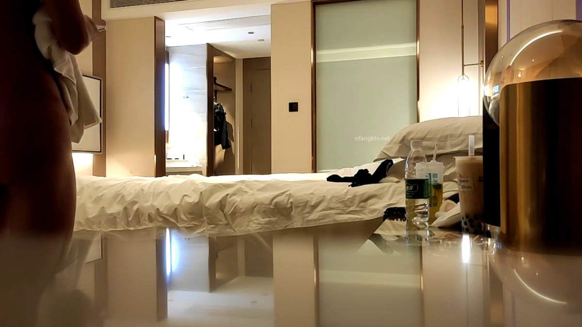 2023.4.30，【好累探花】，19岁山西大学生，蹦蹦跳跳来约炮，护士情趣装，抠逼爆操2