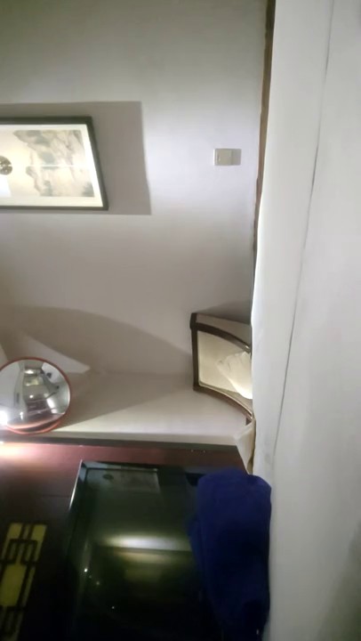 2023.5.3，【老默爱吃鱼】，按摩店来了新美女，小姐姐几下忽悠露出美丽乳房，对白精彩