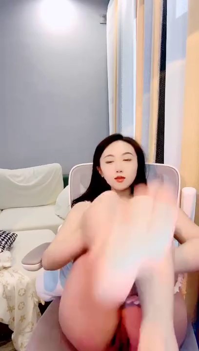 绿播转黄播~极品颜值【okk】白虎逼 全身尤物完美~直接撸了，黑丝美乳配上无毛粉逼，爱了8