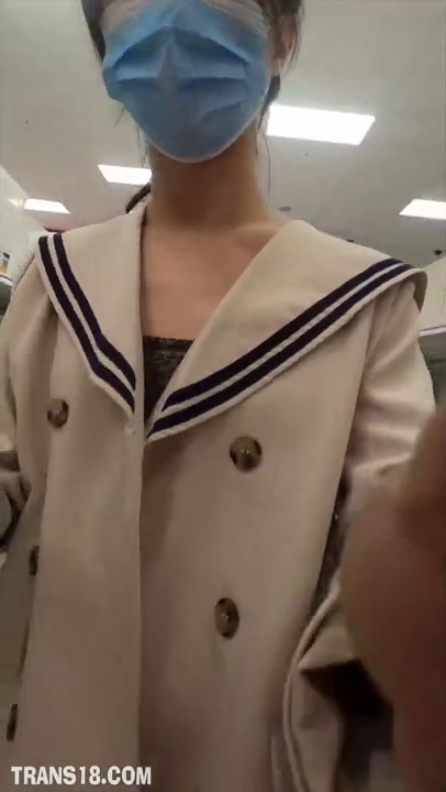 CD小薰 ·  大胆刺激、露出风格，上坡路，超市行走的仙女棒，喷射在地板上！