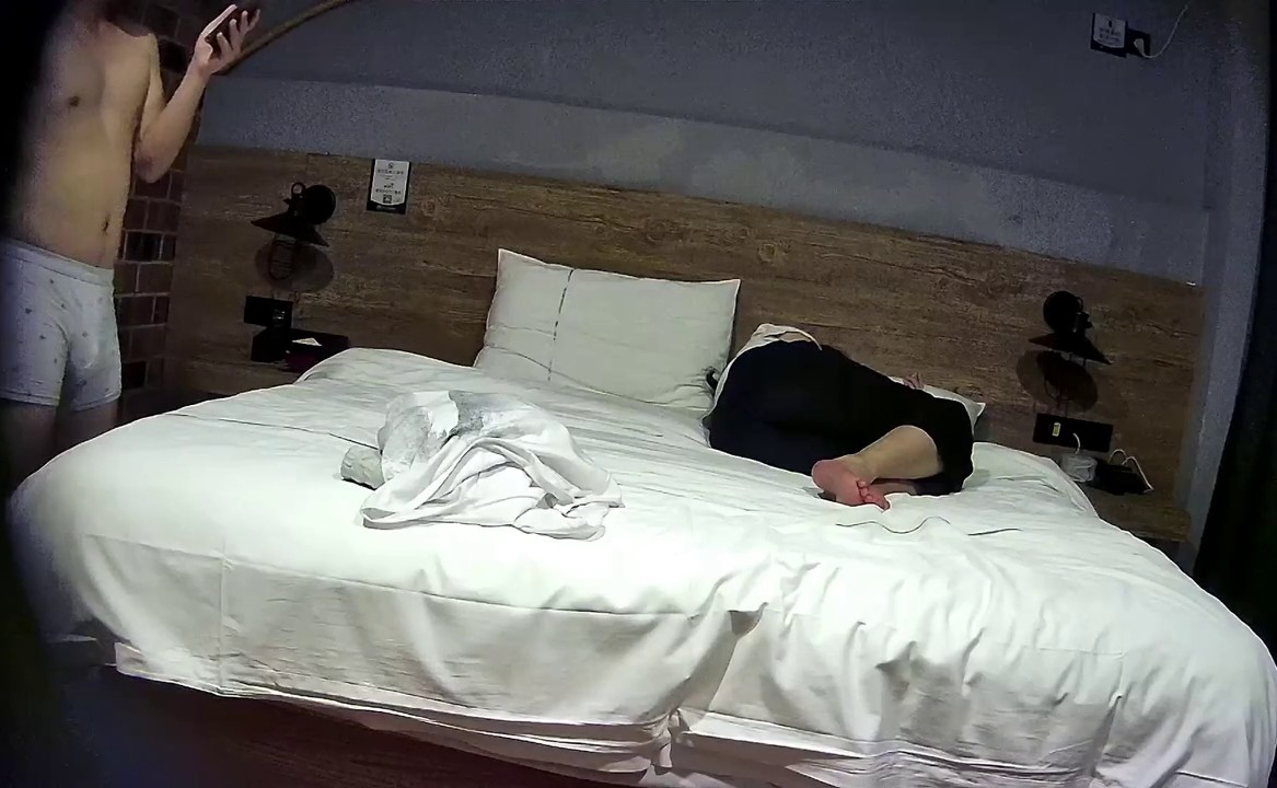 2023-5月新流出酒店高清偷拍 新台上线 超近距离可爱女主黑丝诱惑