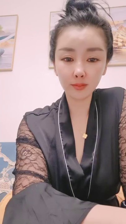 我擦， 好大，好圆，好白，【御品大密】，美女露脸，这胸纯天然，极品水蜜桃，阴毛浓密骚逼水汪汪-2