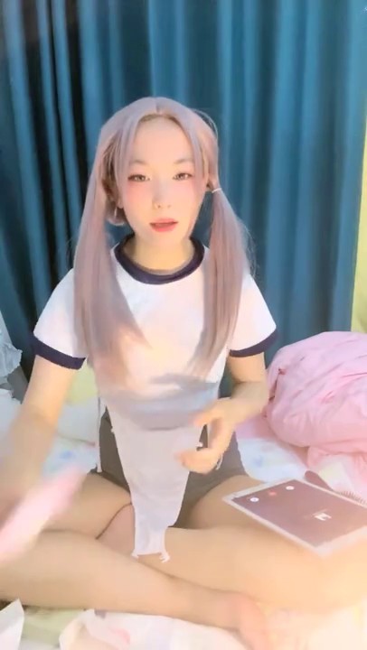 和几个舔狗线下见面，火锅店内开干，【乔宝快喷啊】，厕所大炮，酒吧和户外自慰喷水，真是胆大包天2