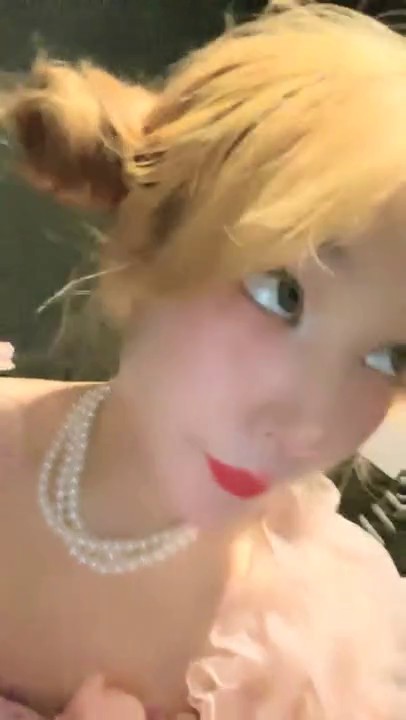 和几个舔狗线下见面，火锅店内开干，【乔宝快喷啊】，厕所大炮，酒吧和户外自慰喷水，真是胆大包天4