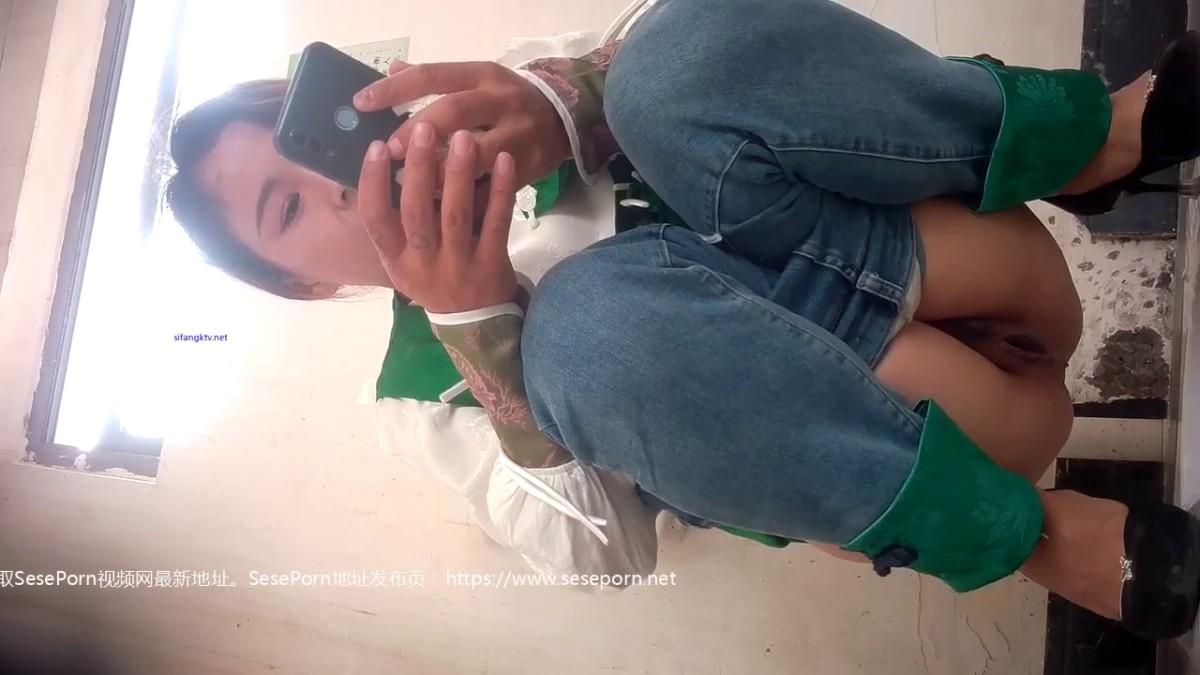 商场女厕全景偷拍极品高跟少妇 张着血盆大口的肥美鲍鱼