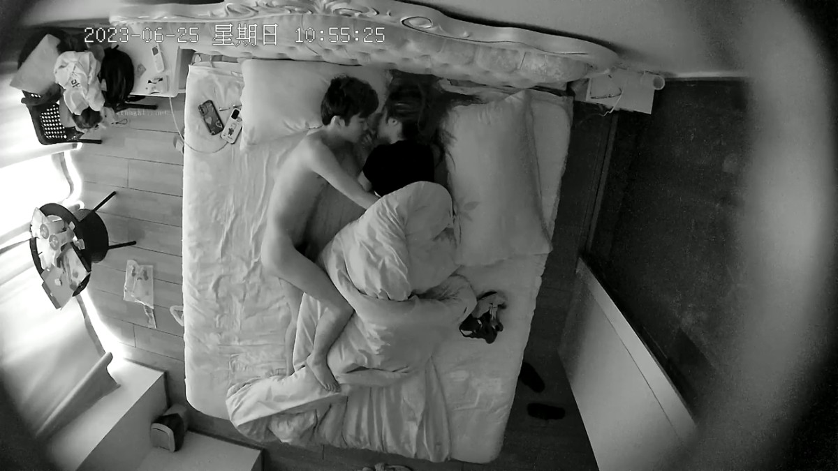 2023-6-25酒店偷拍 假期开房的颜值学生情侣身材匀称眼镜妹嫌弃男友射太快后续