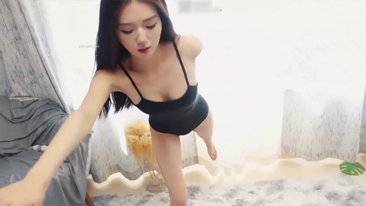 多角度拍摄，网友定拍，足控福利，舞蹈生灵灵，练舞总是出错，被老师SP惩罚，被打报数，呻吟