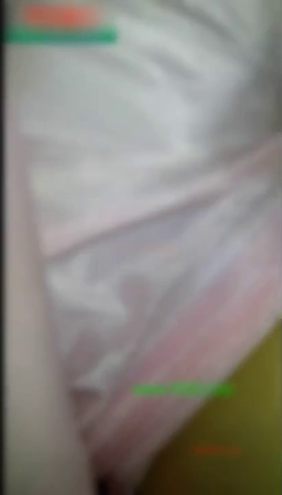 【新年巨献】作品-身材颜值超极品的美女和几个男同事KTV唱歌时被灌醉,出租车上玩弄后又带到酒店轮流啪啪.全程直播