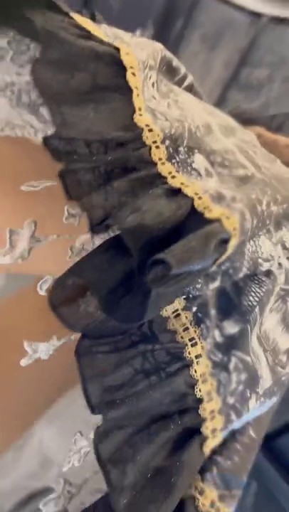 大神偷拍美女 底萝莉塔长裙COSER逛街眼镜妹绿色窄内骚气侧露JK制服靓女吃饭..粉色骚内翘起来给你看..低角度