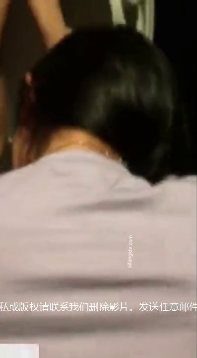 公司聚会送喝醉的美女同事回家实在忍不住偷偷上了她