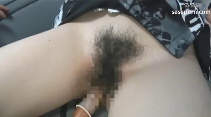 身材匀称穿黄色性感齐逼连衣裙女神 不穿内裤驱车到风景不错的野外扒开裙子翘起翘臀后入好销魂