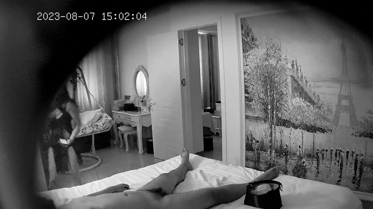 2023-8-7【酒店偷拍】专业女技师接客，舔背乳推按摩一番，怼入骚穴爆操，休息一会继续，毒龙转口爆