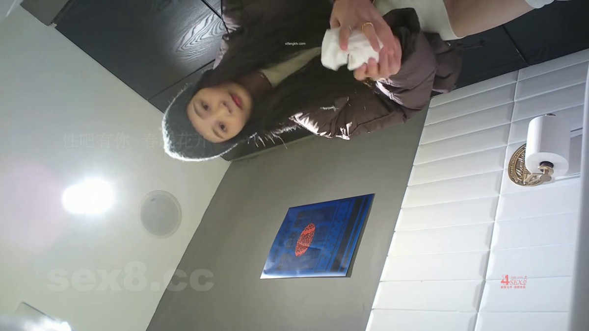 十二月最新流出大师级 商场偷拍毒辣刁钻后怕角度清洗到水从哪里来尿到哪里去一览无遗66