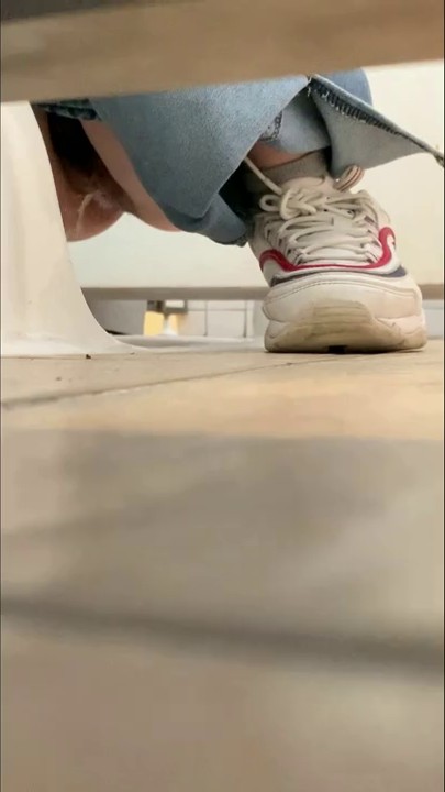 女厕多角度偷拍美女的大肥鲍