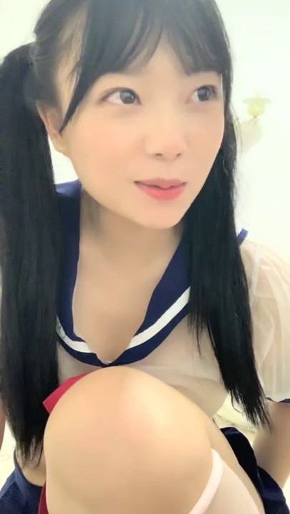 幼齿-极品美妞！外表甜美骚的很！双马尾浴室湿身插穴，地上骑乘位深插，换上情趣极度诱惑