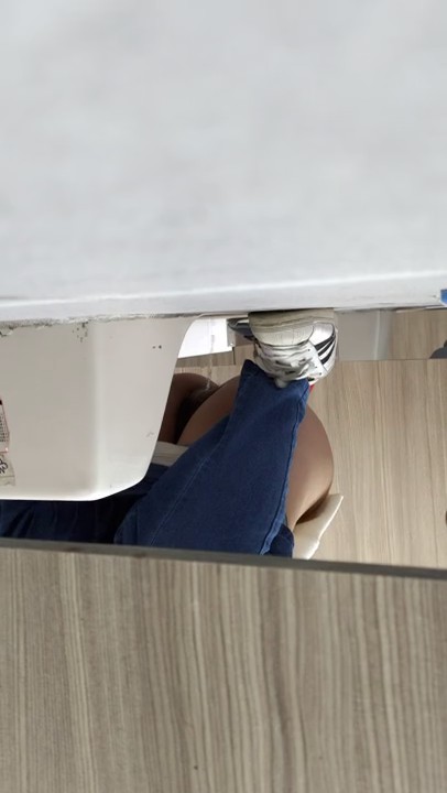 女厕近距离偷窥少妇 肥美鲍鱼太诱惑