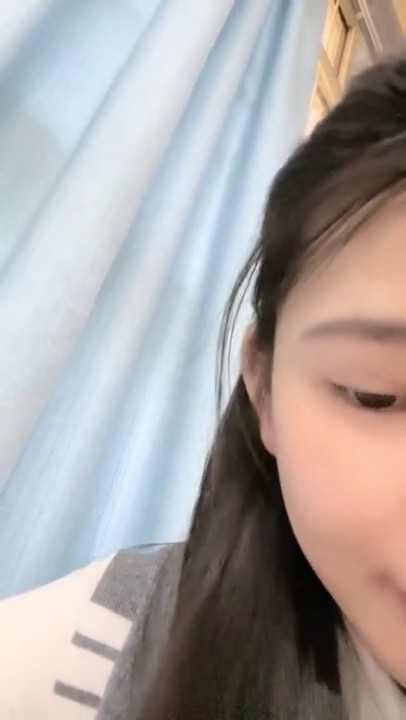 重磅回归，G奶校花，雪白美乳~多汁大肥逼，馒头穴名器还有张好脸蛋，没有一处软肋，值得干一发，高颜值劲爆身材淫荡日常 上课脱掉内裤玩穴 性感软嫩阴户 爆乳G奶