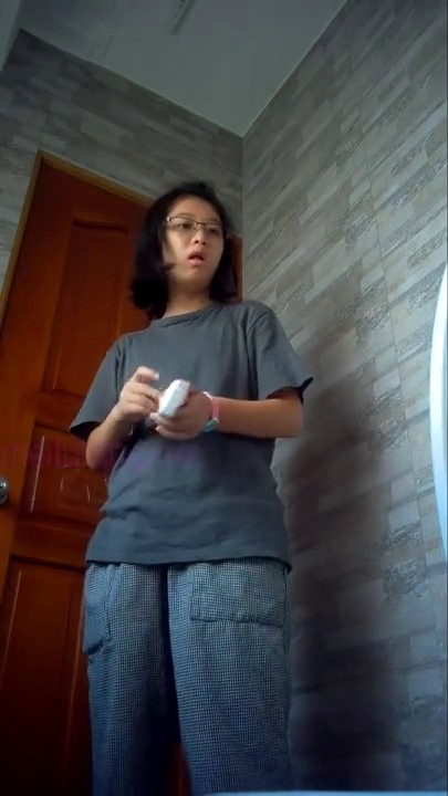 女厕偷拍美女 黑骚逼穴毛多的一塌糊涂