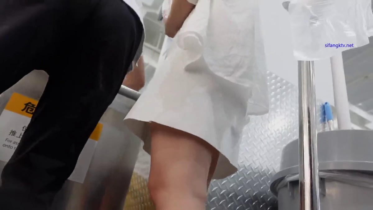 九月最新流出精选 最新RKQ系列 大神商超尾随偷拍那些时尚打扮美女裙底风光(2)性感的屁股