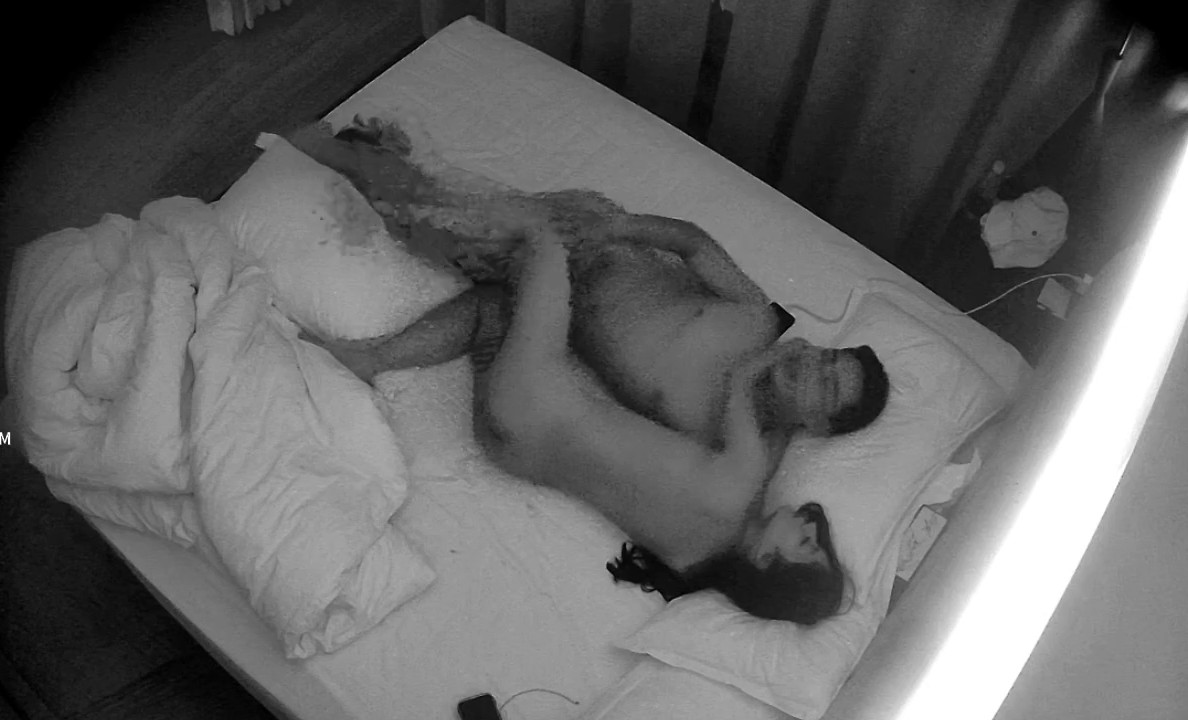 10-4最新酒店偷拍！百里挑一，罕见超漂亮高颜值少妇，颜值媲美女星，干两次 还爆男的菊花 真会玩