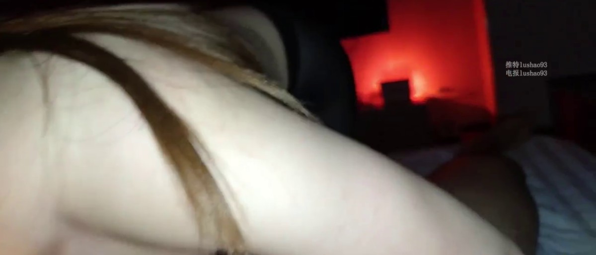 路大神会所探店，偶遇妩媚少妇：别人十几万娶的良妻，三四百块体验别致的95服务，舒服又享受