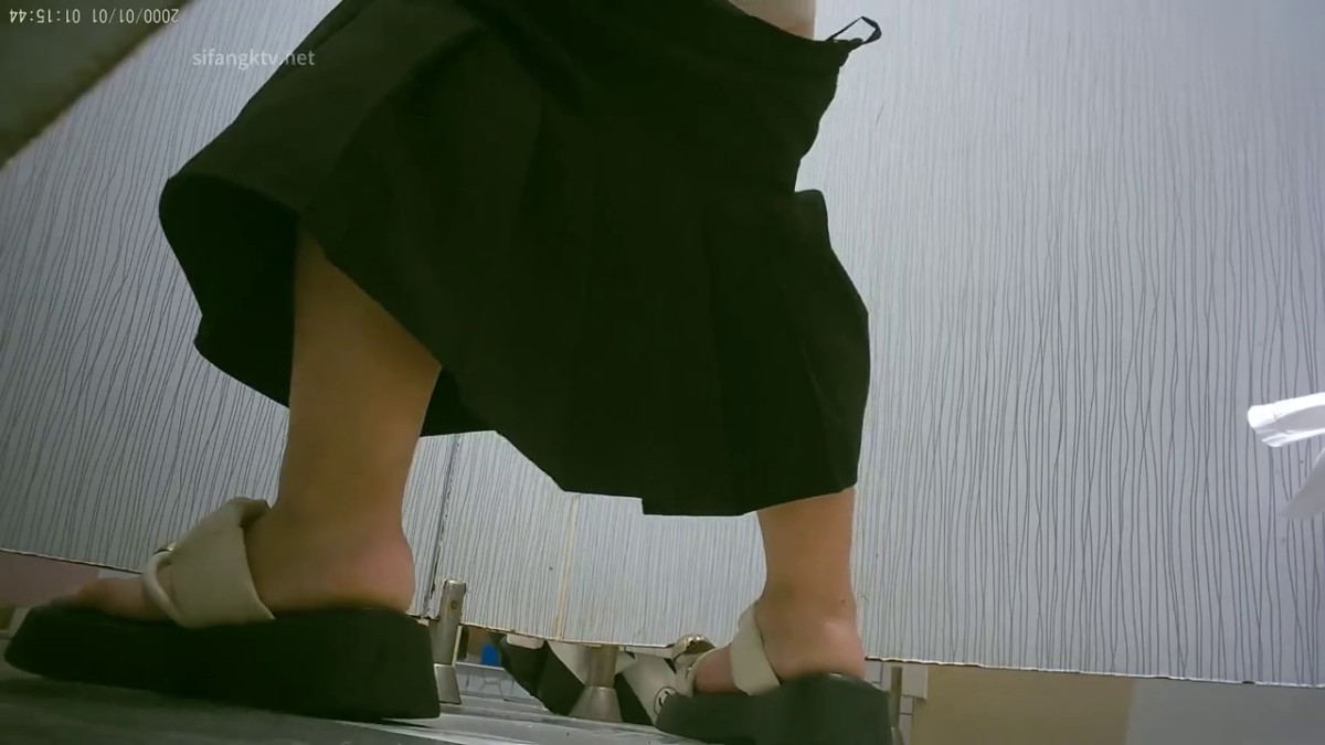 9月最新流出团队成员潜入 商场隔板女厕近距离高清侧后拍美女尿尿让人身临其境的感觉