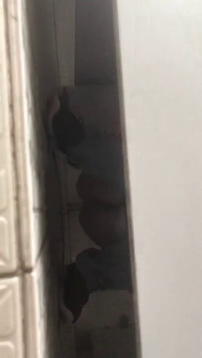 中山大学管理学院偷拍漂亮学妹上厕所 有个妹妹没关门以为没人准备躲进去