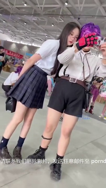 偷窥Jk漂亮小姐姐