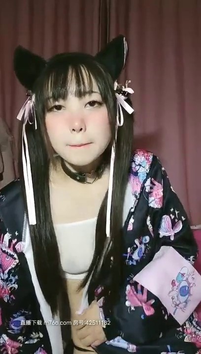 麻衣学姐和服黑丝丁字裤两个辫子甜美萌妹，小尺度跳蛋塞逼掰开粉穴特写揉搓奶子