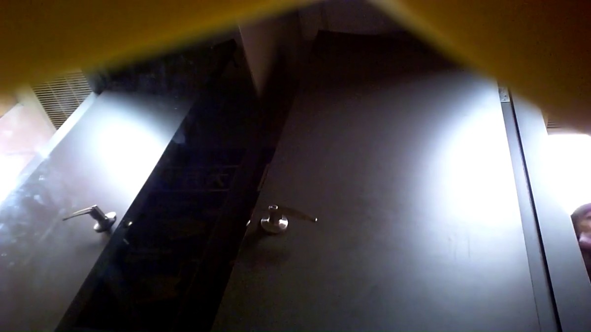 暑假偷拍 麦当劳员工更衣室几个来做兼职的学妹上下班更换衣服（2）丰满大胸妹