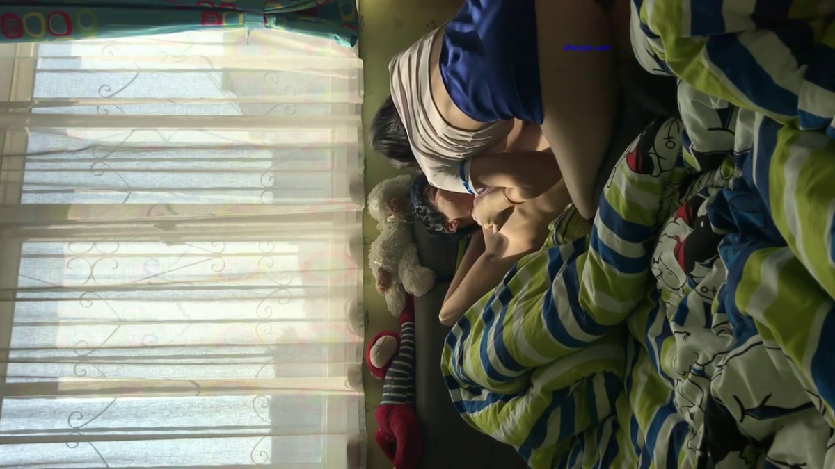 绝美反差婊人妻，颜值极高，制服诱惑，先被舔逼逼，然后被无套内射，有此等人妻，简直人生性福之事！