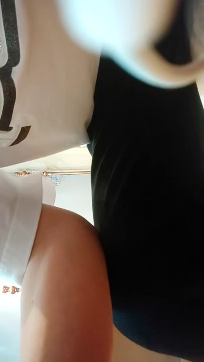 2023-11-10【模特写真拍摄丶探花】高价约气质模特，大奶极品肥穴，掰开特写高清拍摄，摆弄各种姿势