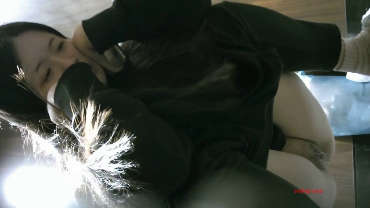 商场女厕偷窥长发少妇刮过毛的肥鲍鱼 开始长出新的毛茬