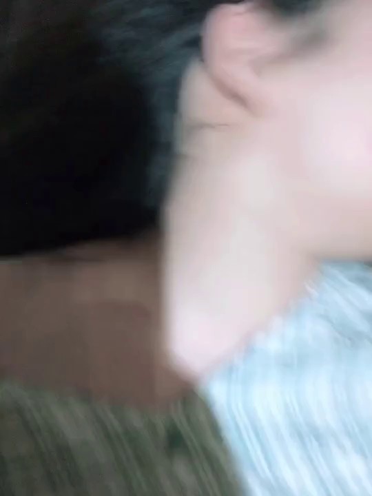 酒店约炮格子裙美女前台直接在地板上开干完美露脸