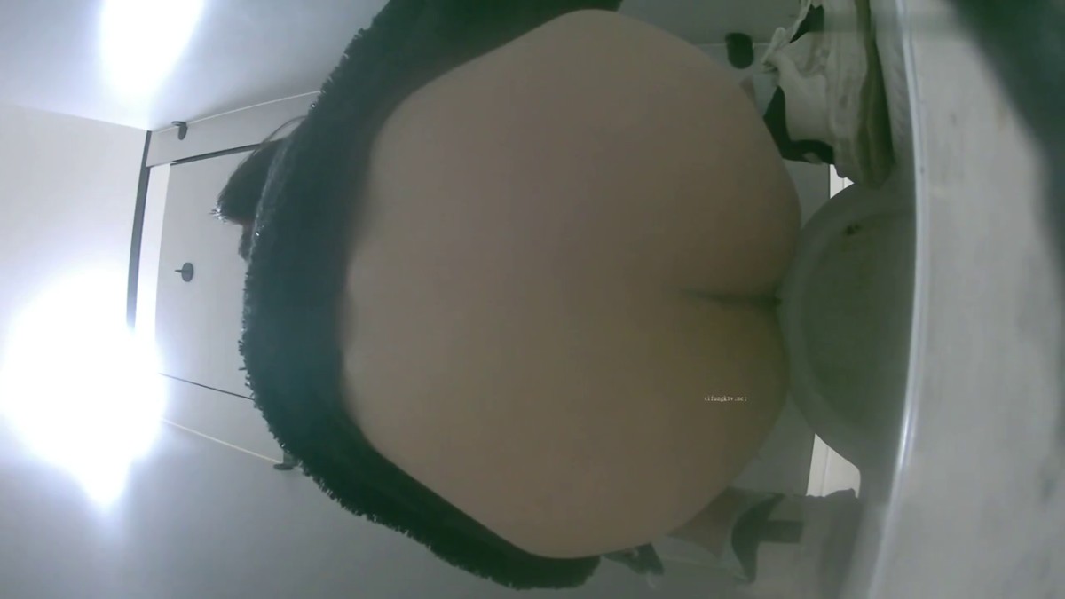 私房十一月新流出大学城附近  女厕 全景后拍 10位嫩妹嘘嘘