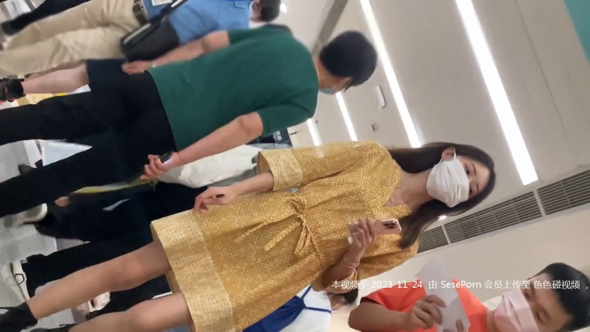 大神偷拍美女裙底风光 CD2218SR级！医院看病的筷子腿小姐姐前后CD气质黑丝美腿骚货