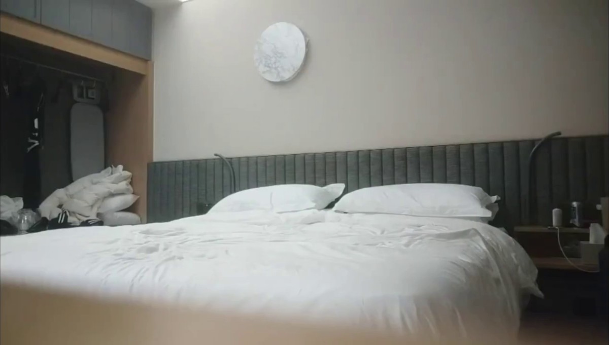 双马尾巨乳美眉吃鸡啪啪 啊啊你的太大了 这样肚子好痛 穿着白丝袜被各种姿势猛怼 操的逼有点疼巨乳美眉